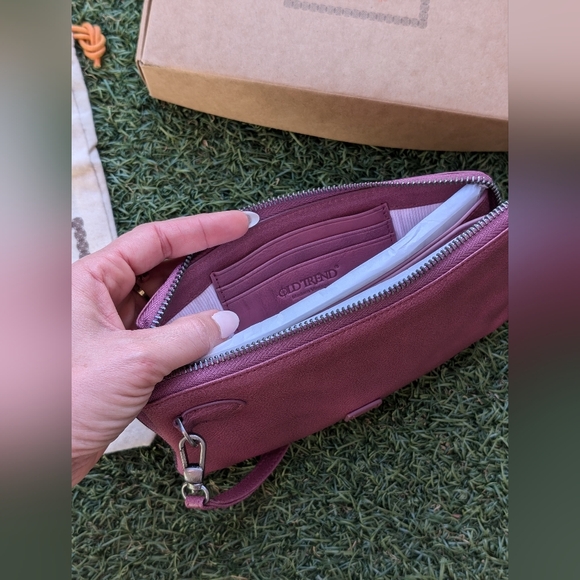 NWT Old Trend Genuine Leather "Snapper Clutch" in Orchid - Picture 8 of 12